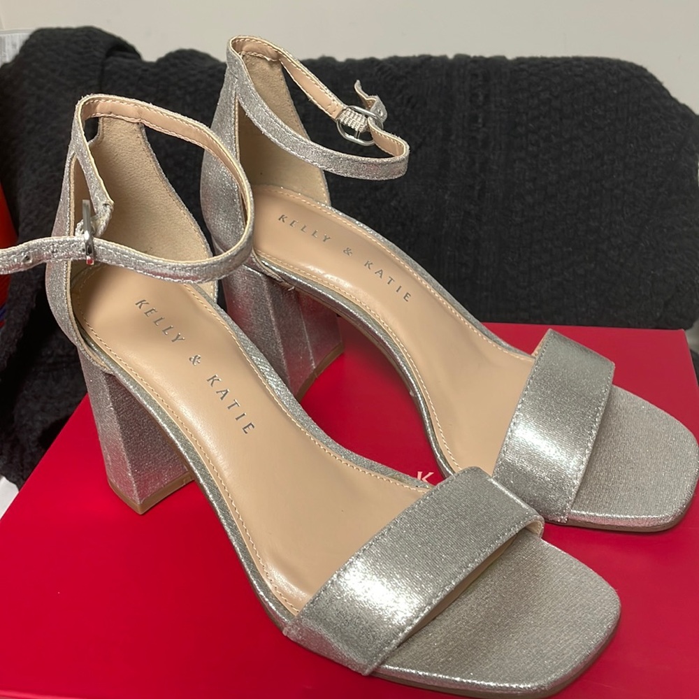 Kelly & Katie silver dressy shoes